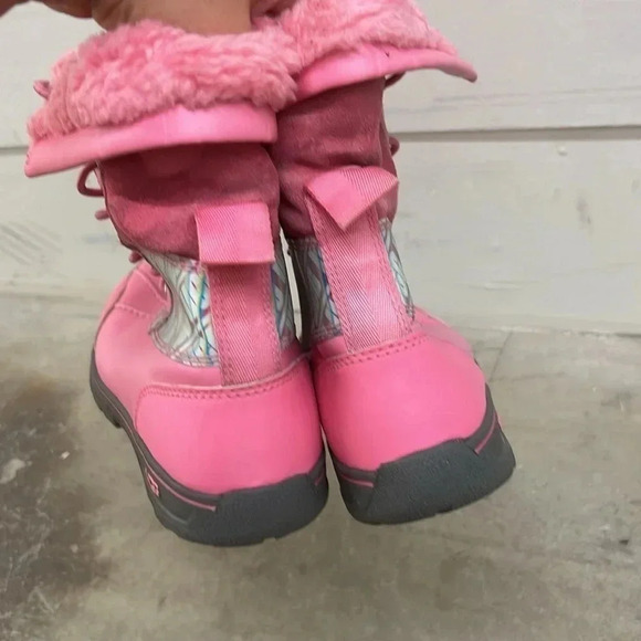 Girls pink  uggs - Picture 4 of 6